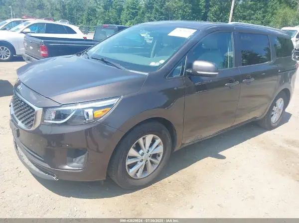KNDMB5C10H6268066 2017 KIA SEDONA - Image 2