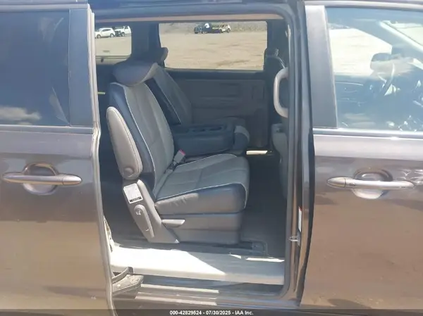 KNDMB5C10H6268066 2017 KIA SEDONA - Image 8