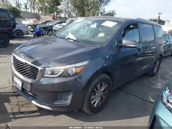 KNDMB5C10H6283781 2017 KIA SEDONA - Image 2