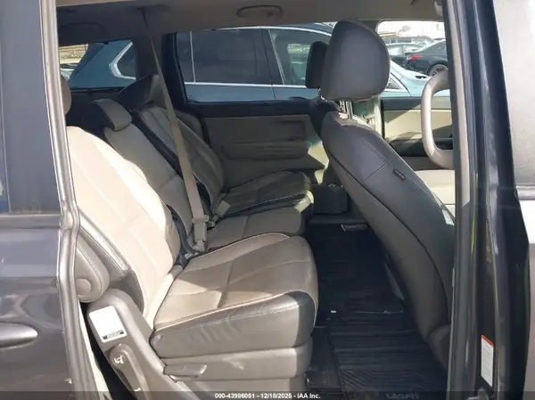 KNDMB5C10H6283781 2017 KIA SEDONA - Image 8