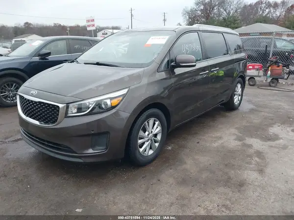 KNDMB5C10H6293579 2017 KIA SEDONA - Image 2