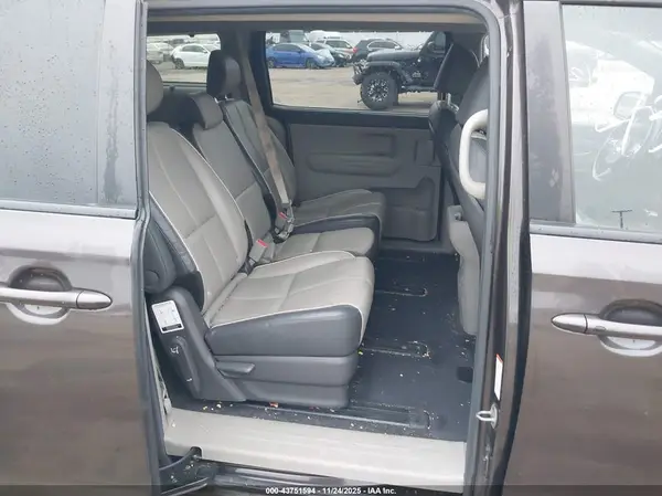 KNDMB5C10H6293579 2017 KIA SEDONA - Image 8
