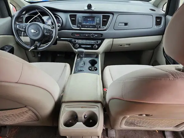 KNDMB5C10H6306377 2017 KIA SEDONA - Image 8