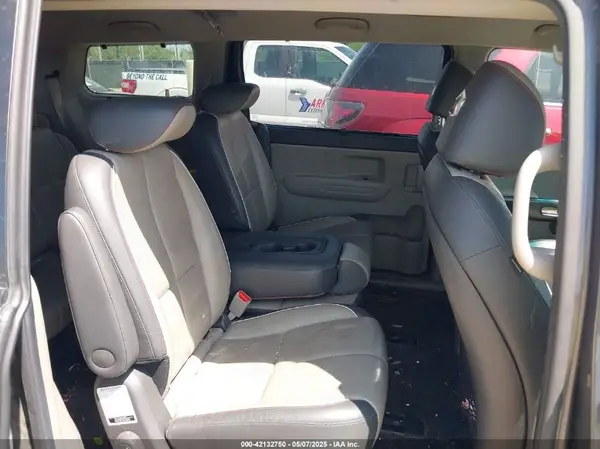 KNDMB5C10H6312356 2017 KIA SEDONA - Image 8
