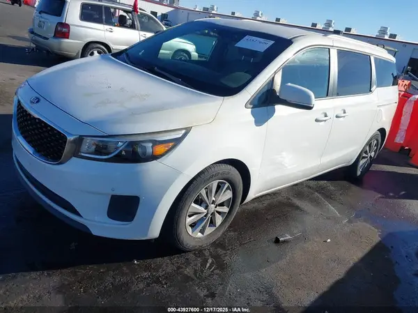 KNDMB5C10H6315743 2017 KIA SEDONA - Image 2
