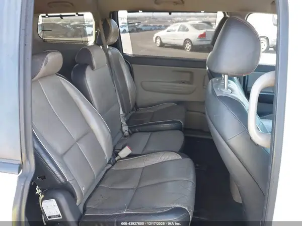 KNDMB5C10H6315743 2017 KIA SEDONA - Image 8