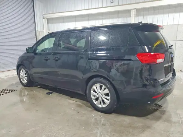 KNDMB5C10H6319078 2017 KIA SEDONA - Image 2