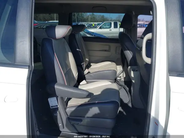 KNDMB5C10H6320781 2017 KIA SEDONA - Image 8