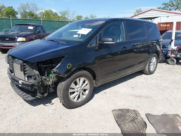 KNDMB5C10H6327309 2017 KIA SEDONA - Image 2