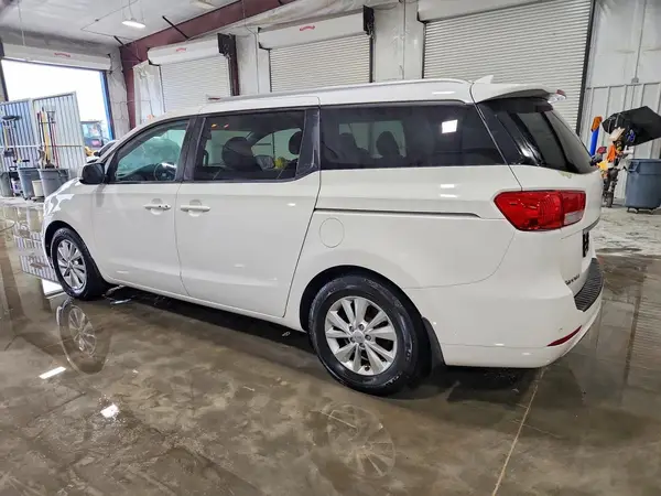KNDMB5C10H6328749 2017 KIA SEDONA - Image 2
