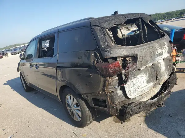 KNDMB5C10H6333062 2017 KIA SEDONA - Image 2