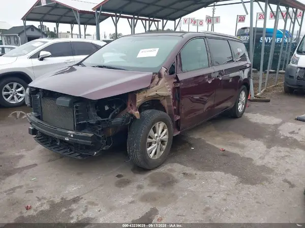 KNDMB5C10H6334843 2017 KIA SEDONA - Image 2