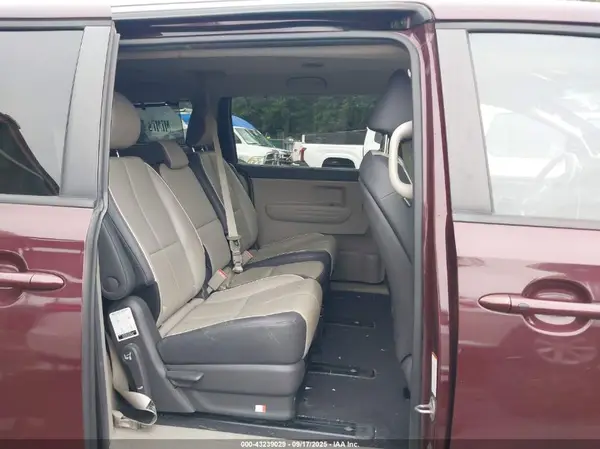KNDMB5C10H6334843 2017 KIA SEDONA - Image 8