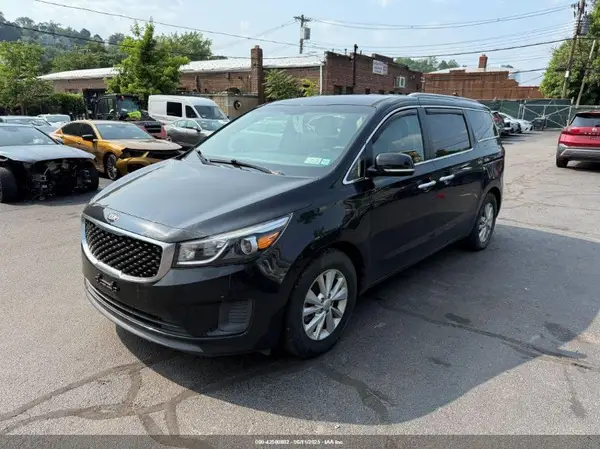KNDMB5C10H6336253 2017 KIA SEDONA - Image 2