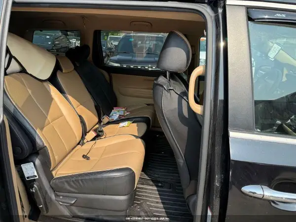 KNDMB5C10H6336253 2017 KIA SEDONA - Image 8