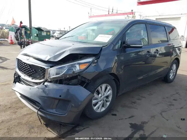 KNDMB5C10H6337922 2017 KIA SEDONA - Image 2