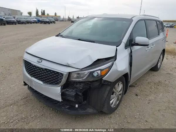 KNDMB5C10J6369971 2018 KIA SEDONA - Image 2