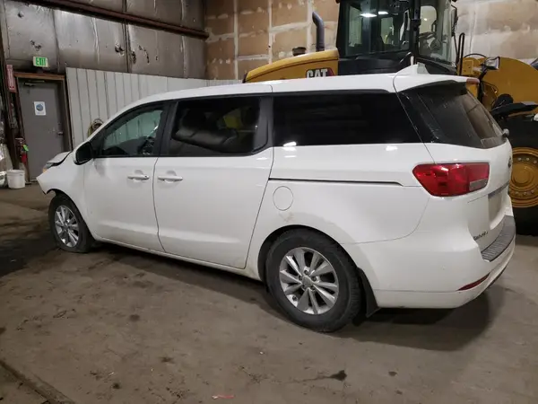 KNDMB5C10J6372014 2018 KIA SEDONA - Image 2