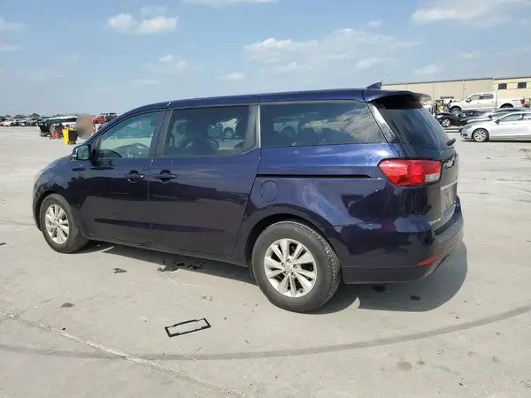 KNDMB5C10J6378850 2018 KIA SEDONA - Image 2