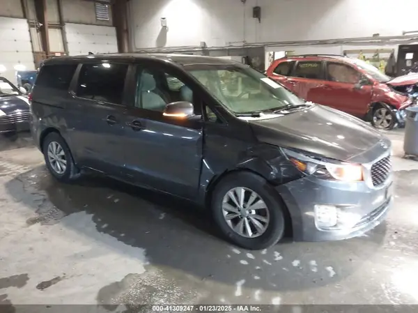 KNDMB5C10J6381313 2018 KIA SEDONA - Image 1