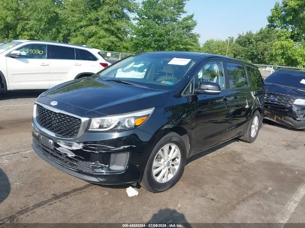 KNDMB5C10J6383658 2018 KIA SEDONA - Image 2