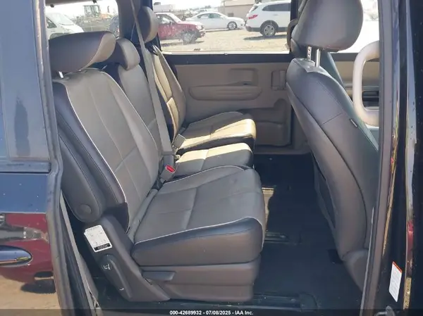 KNDMB5C10J6404511 2018 KIA SEDONA - Image 8
