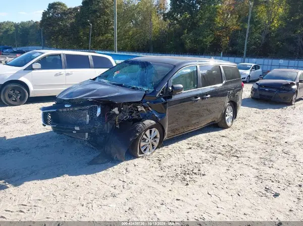 KNDMB5C10J6407098 2018 KIA SEDONA - Image 2