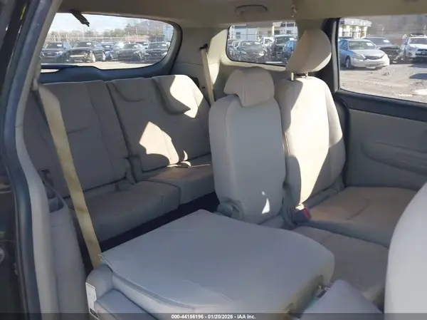 KNDMB5C10K6541028 2019 KIA SEDONA - Image 8