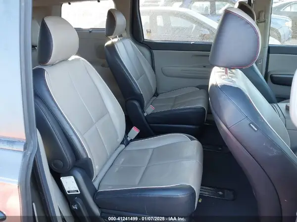 KNDMB5C10K6559884 2019 KIA SEDONA - Image 8