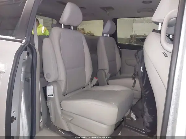 KNDMB5C10L6594023 2020 KIA SEDONA - Image 8