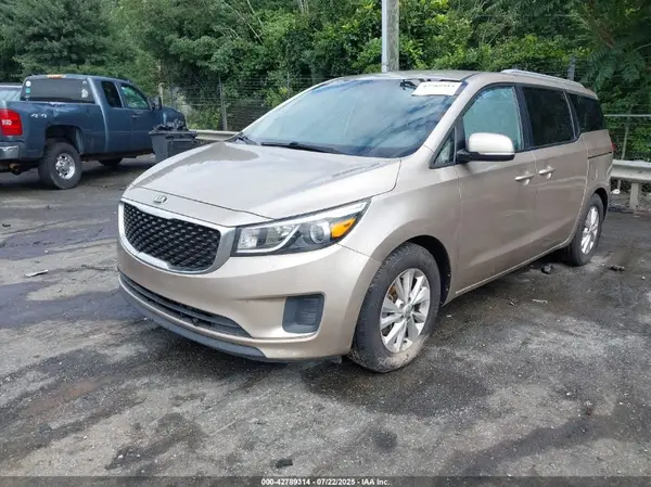 KNDMB5C11G6084804 2016 KIA SEDONA - Image 2