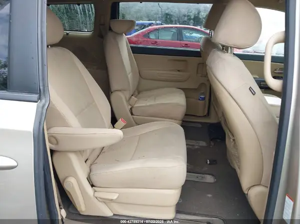 KNDMB5C11G6084804 2016 KIA SEDONA - Image 8
