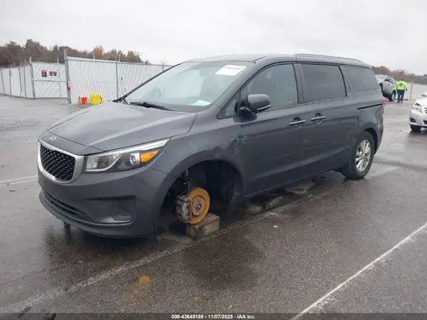 KNDMB5C11G6085273 2016 KIA SEDONA - Image 2