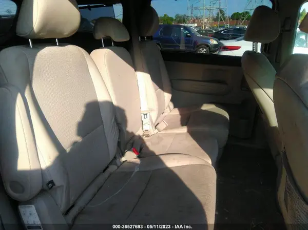 KNDMB5C11G6087654 2016 KIA SEDONA - Image 8