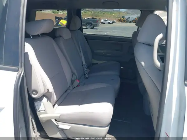 KNDMB5C11G6092904 2016 KIA SEDONA - Image 8