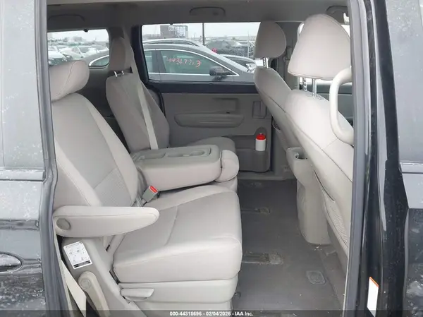 KNDMB5C11G6093485 2016 KIA SEDONA - Image 8