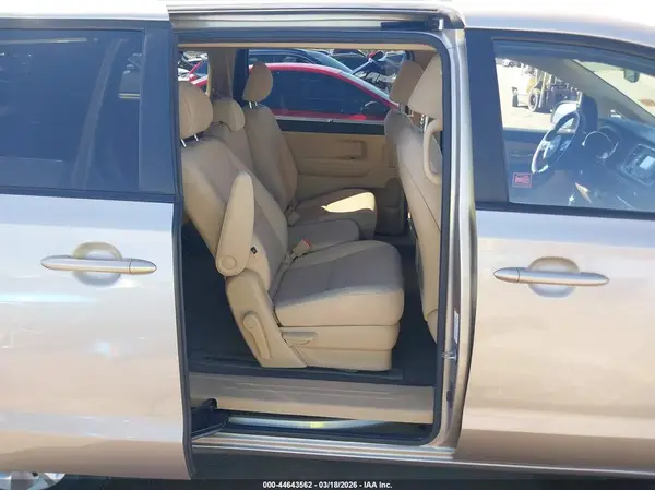 KNDMB5C11G6099951 2016 KIA SEDONA - Image 8