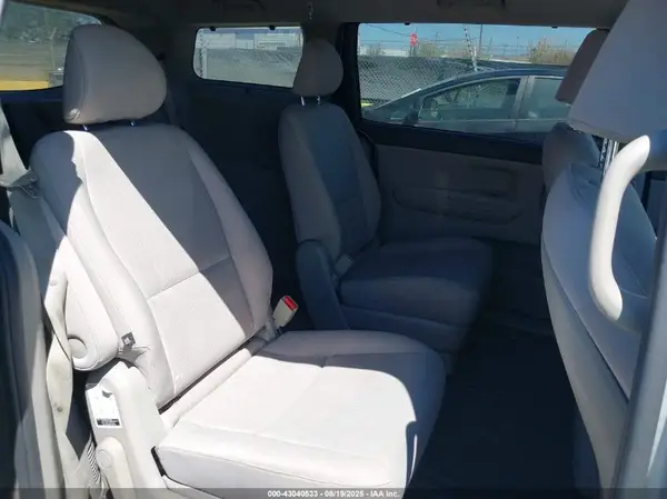 KNDMB5C11G6113976 2016 KIA SEDONA - Image 8