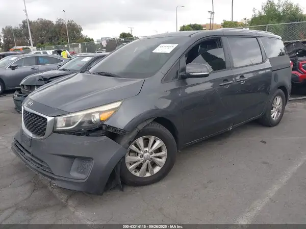 KNDMB5C11G6114299 2016 KIA SEDONA - Image 2