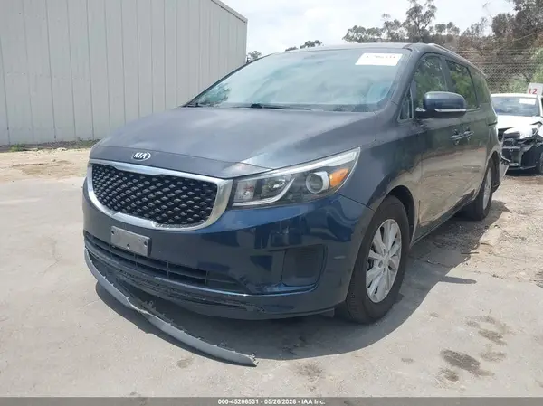 KNDMB5C11G6142796 2016 KIA SEDONA - Image 2