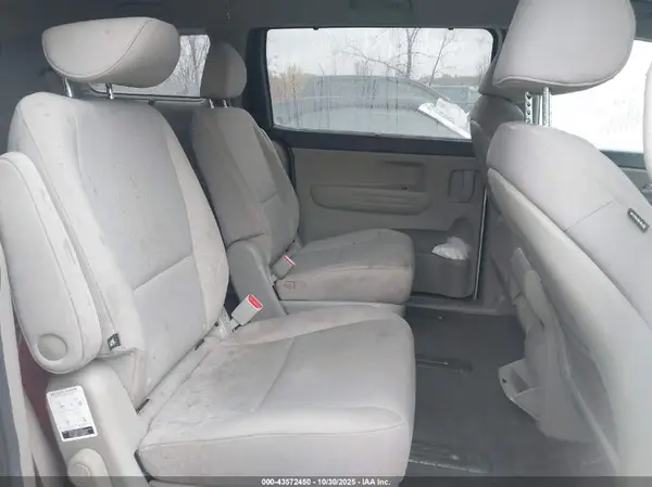 KNDMB5C11G6146573 2016 KIA SEDONA - Image 8