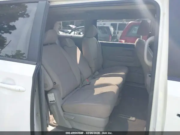 KNDMB5C11G6160148 2016 KIA SEDONA - Image 8