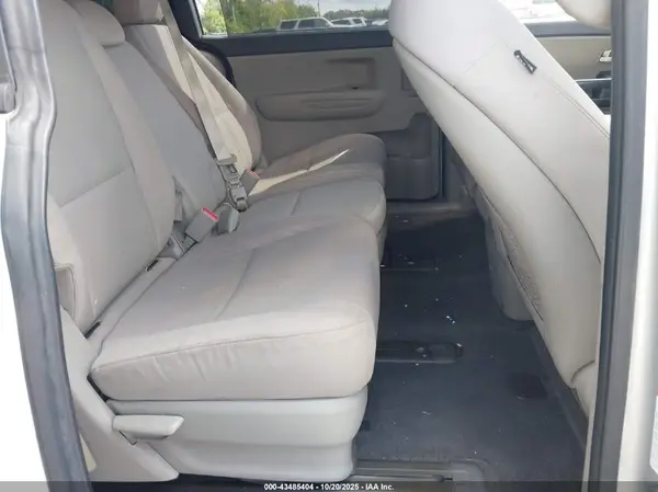 KNDMB5C11G6163213 2016 KIA SEDONA - Image 8