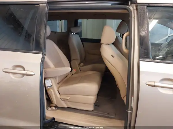 KNDMB5C11G6164734 2016 KIA SEDONA - Image 8