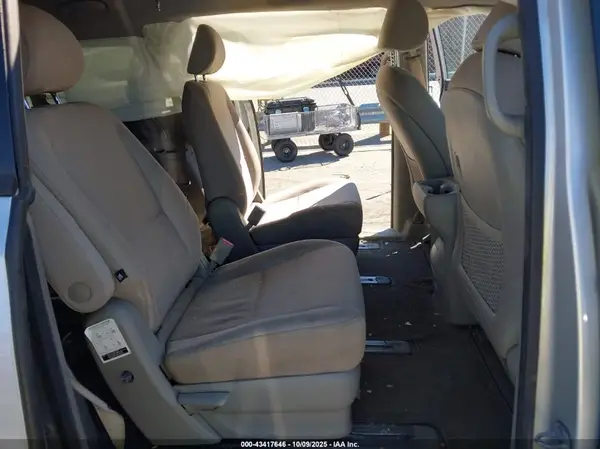 KNDMB5C11G6173367 2016 KIA SEDONA - Image 8