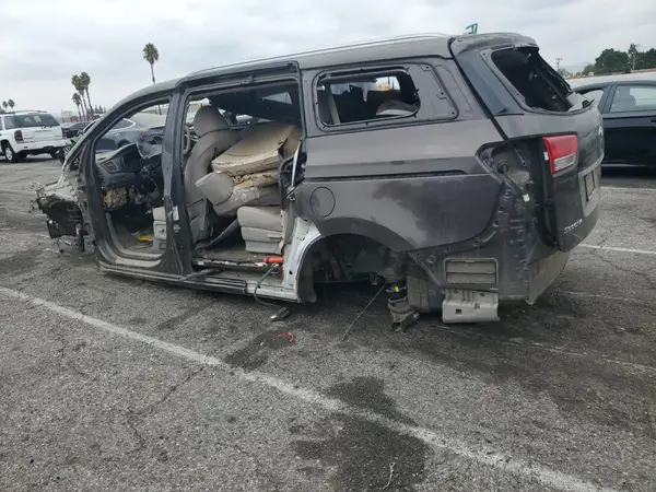 KNDMB5C11G6175832 2016 KIA SEDONA - Image 2