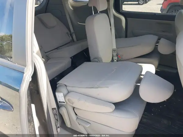 KNDMB5C11G6192601 2016 KIA SEDONA - Image 8