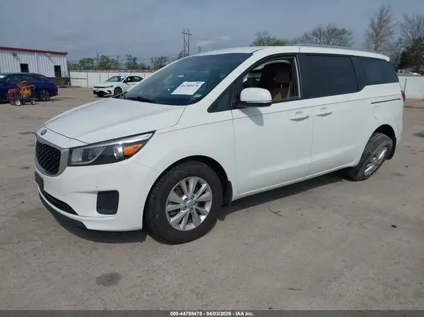 KNDMB5C11G6215018 2016 KIA SEDONA - Image 2