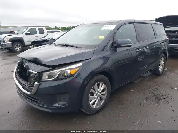 KNDMB5C11H6219880 2017 KIA SEDONA - Image 2