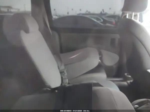 KNDMB5C11H6221712 2017 KIA SEDONA - Image 8